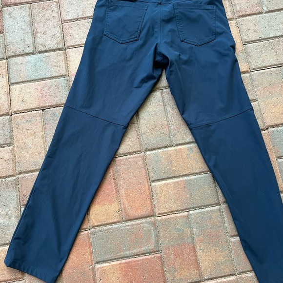 Lululemon navy blue slim fit pants 30/34 - Picture 3 of 4